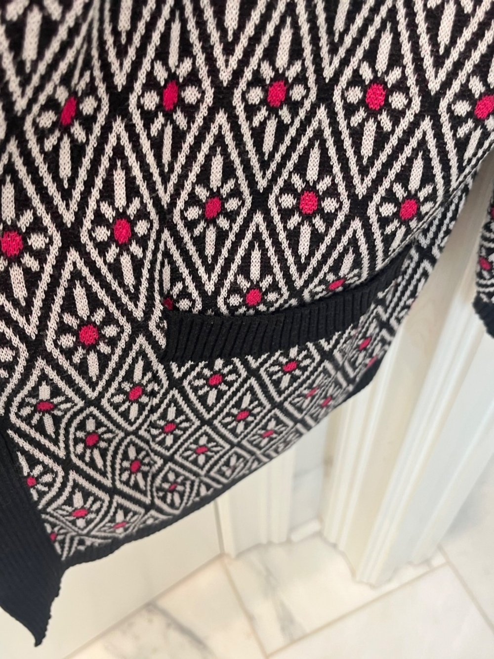 Beautiful sweater set - Picture 9 of 10